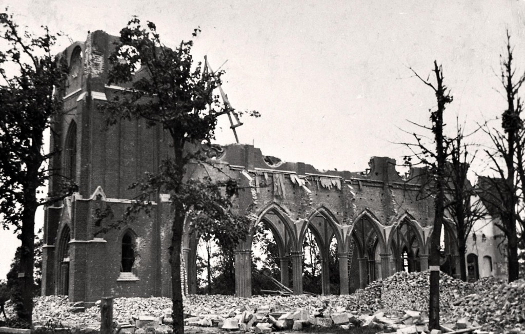 NHE - 02.306 sloop oude kerk 1946 zijaanzicht