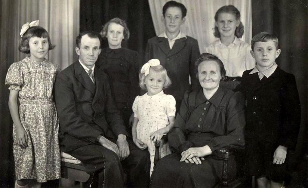 NHE - 00.221 familie Dielissen-Martens 1949