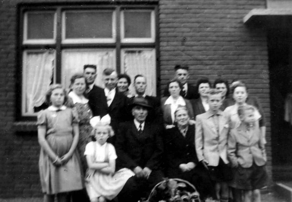 NHE - 02.671 familie Karis-Driessen 1949